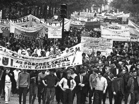 La Grève de 1968 en France: un mouvement social révolutionnaire qui remettait en question les structures autoritaires et le modèle économique traditionnel.